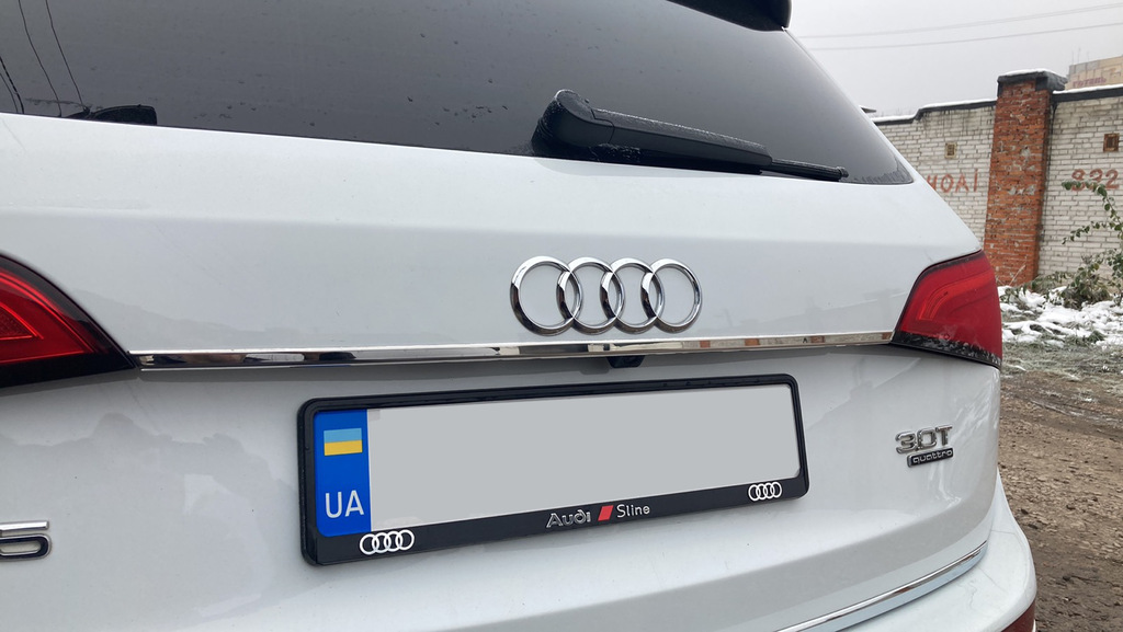 Хром планка над номером (нерж) для Audi Q5 2008-2017