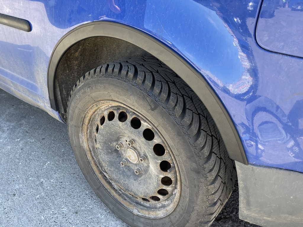 Накладки на арки (1 здвижна дверка ) для VW Caddy 2004-2010 коротка база